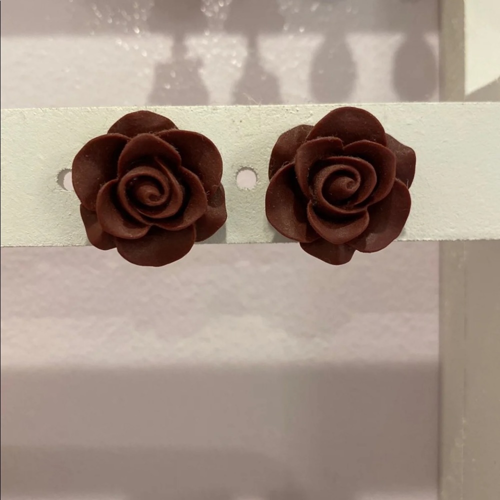 Maroon rose studs